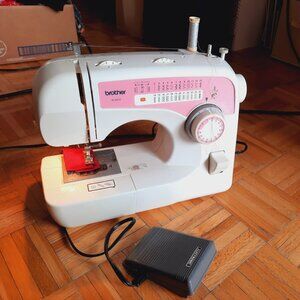 BROTHER XL2610 free arm sewing machine, light weight